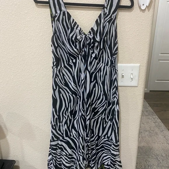CAbi reversible Dress Black & White Zebra on one side. green on other side. - Picture 6 of 9
